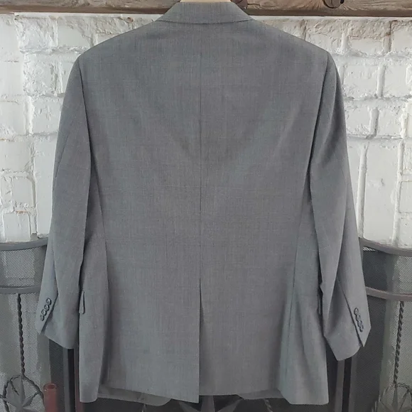 Jos. A. Bank jacket...gray...in very good condition! Size R 42 - Picture 6 of 9